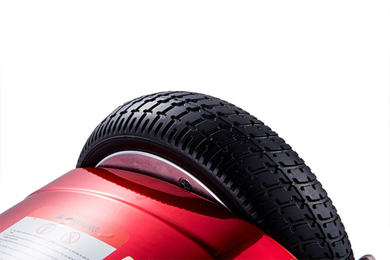 6.5 &quot;ล้อสีแดงสมดุลตนเอง Hoverboard ไฟฟ้าพร้อมไฟ Led 8km / H ความเร็วสูงสุด