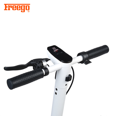 สกูตเตอร์ไฟฟ้าแบบพกพาเดินเท้าระยะทางสั้น ๆ 350W พร้อมจอแสดงผล LED แบบเบรกมือ